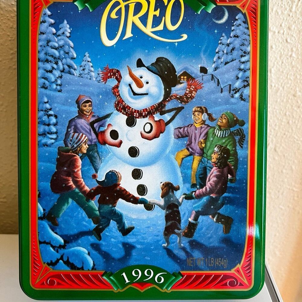 Vintage The snowman game OREO COOKIE TIN 1996, 8 x 6 x 2 1/2”